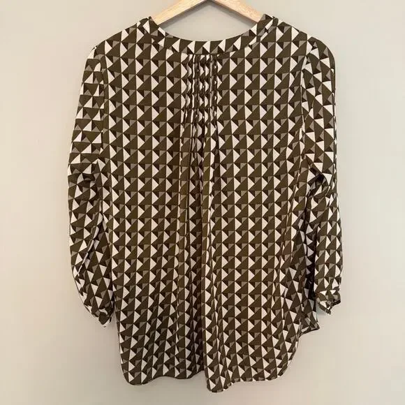 NYDJ Pintuck Blouse | Georgie Geo Print | Lightweight | Size Medium - Picture 6 of 6